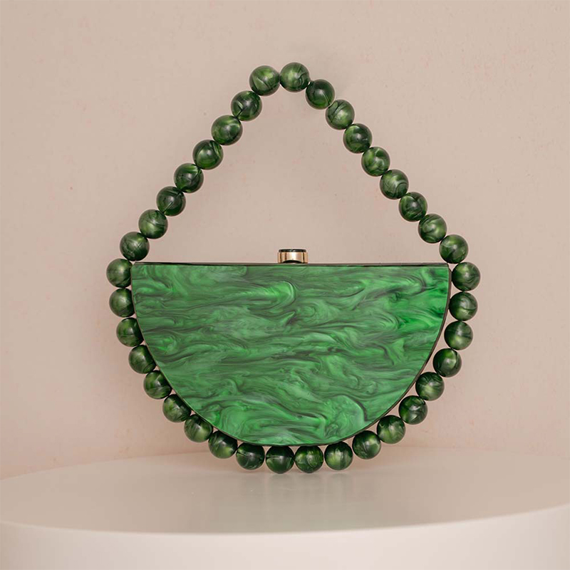 Tortoiseshell Bag Acrylic - Luksusowa kopertówka z łańcuszkiem z perłowych