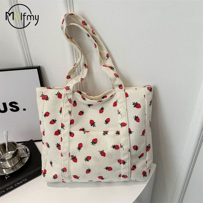Women Bags Guess - Sztruksowa torebka Torba plażowa z truskawkami