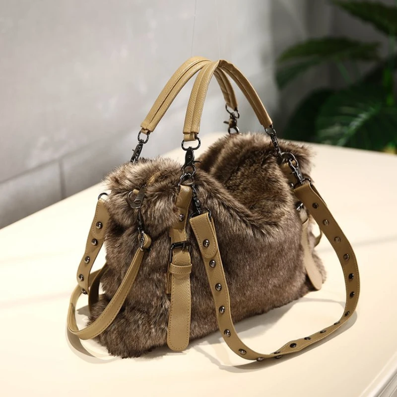 Wełniana aksamitna damska modn – Women Bags Guess recenzja i cena