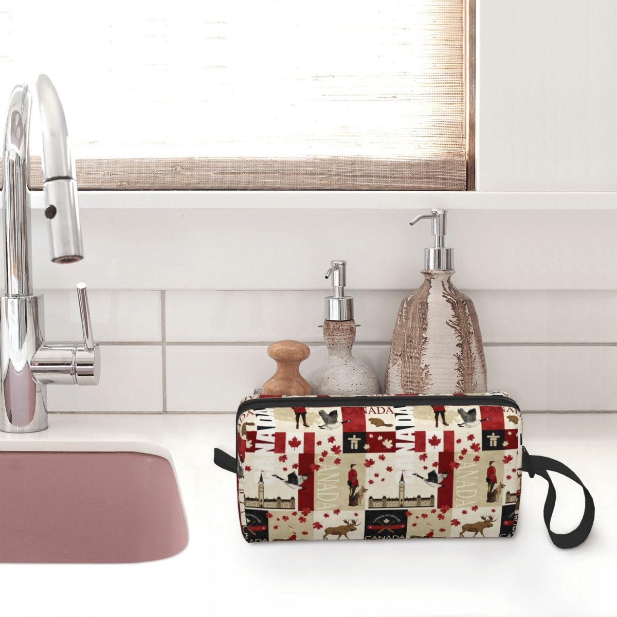 Piórnik z flagą Kanady, motyw  – Women Bags In Canada recenzja i cena